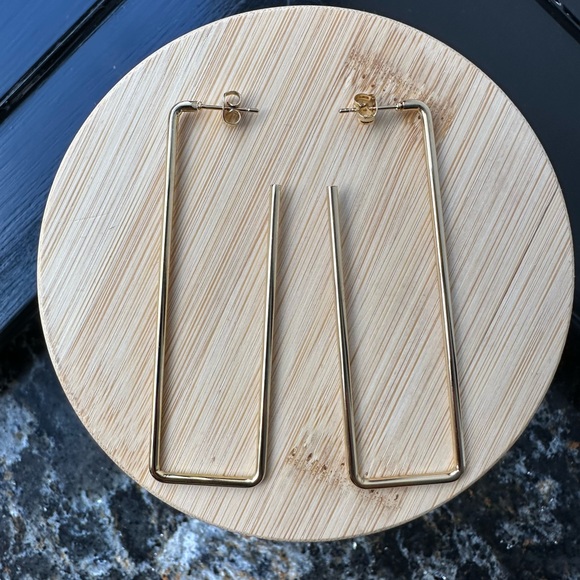 Square Hoop Earrings 18k Gold Plated NWOT lightweight - Picture 7 of 9